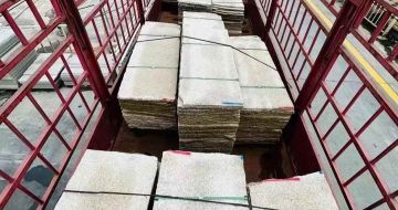 开封 黄金麻花岗岩荔枝面，光面毛板装车完成