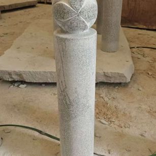 开封 芝麻白花岗岩石材挡车石柱、停车柱、圆柱挡车柱、方柱挡车柱等