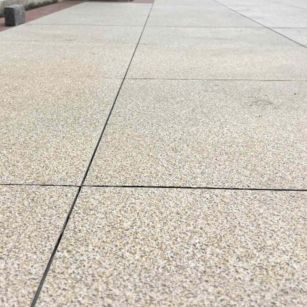 开封 黄金麻花岗岩石板材荔枝面地面铺装效果