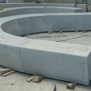 开封 芝麻白花岗岩光面弧形坐凳