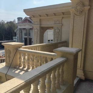 开封 黄金麻别墅外墙干挂雕花配合阳台栏杆花瓶柱