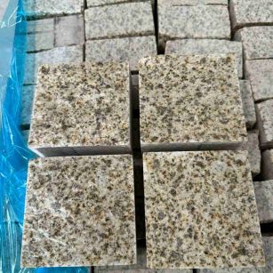 开封 黄金麻花岗岩自然面小方块，弹石，马蹄石等