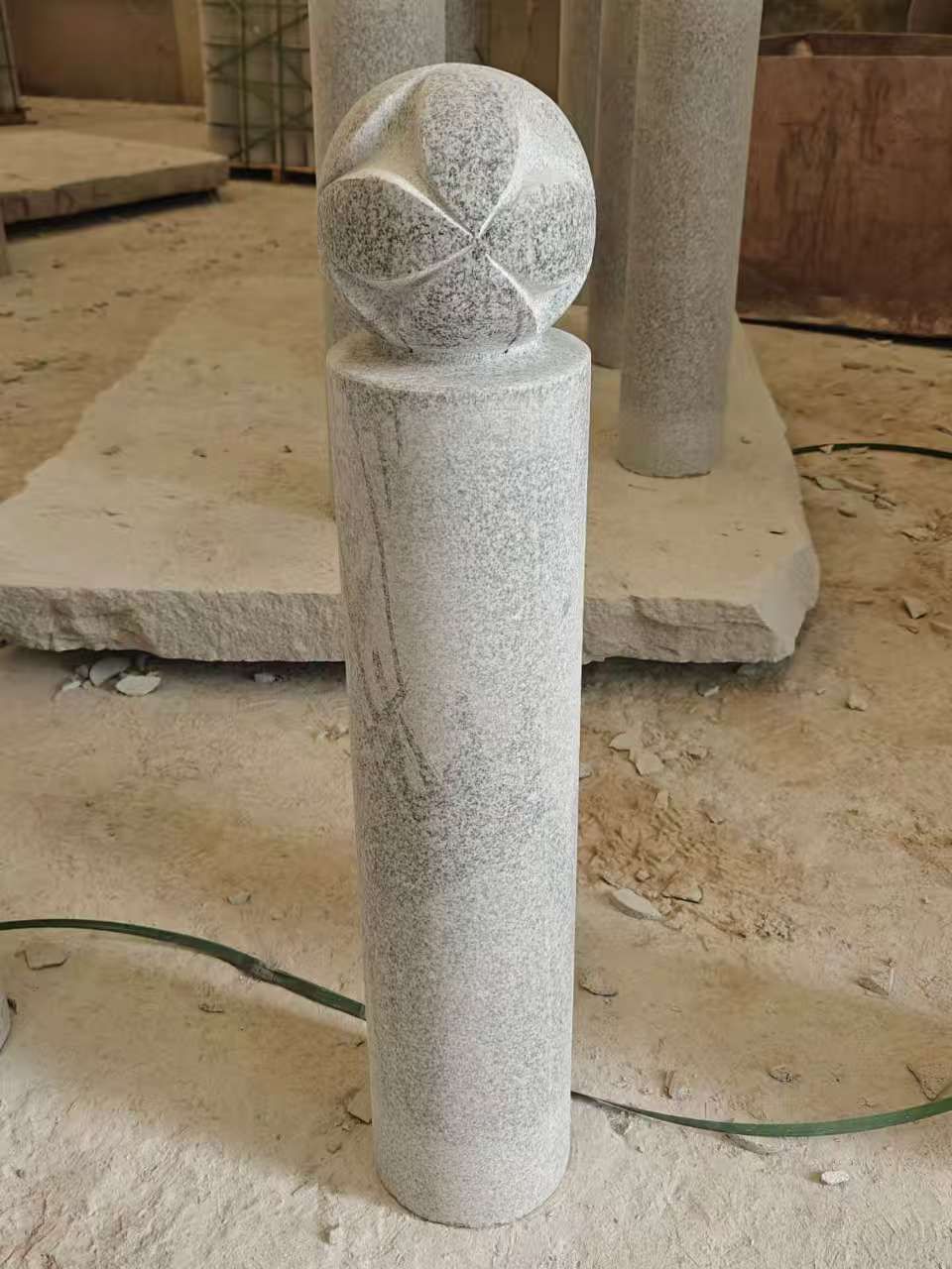 开封 芝麻白花岗岩石材挡车石柱、停车柱、圆柱挡车柱、方柱挡车柱等