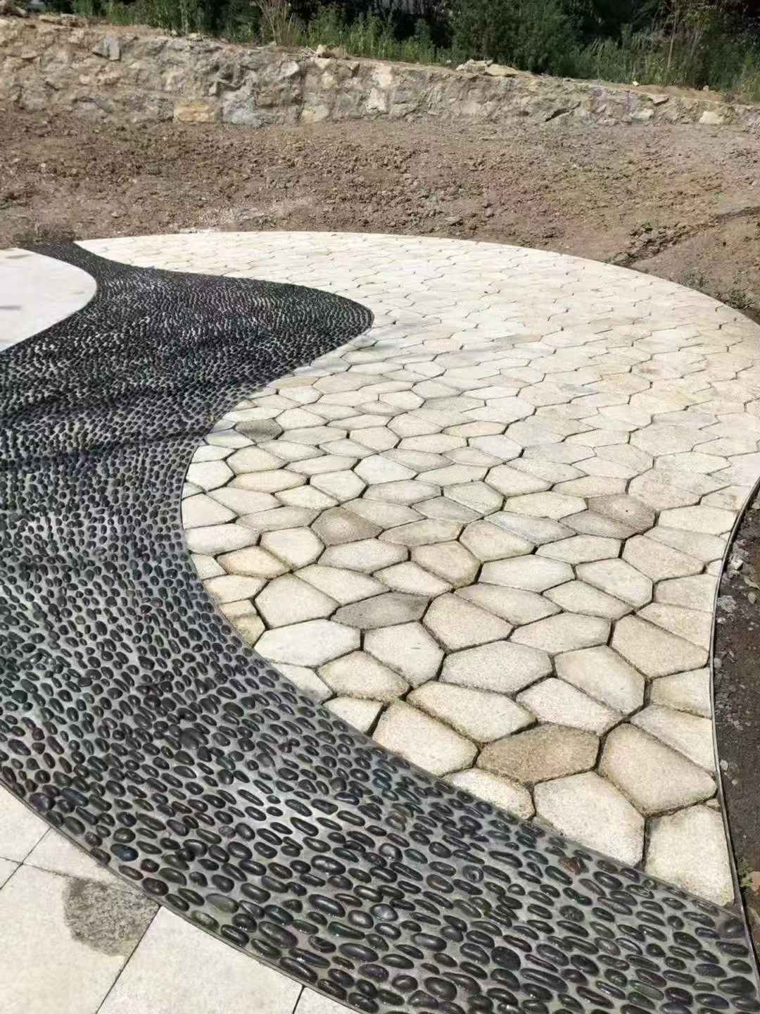 开封 黄金麻冰裂纹地铺石工地铺装案例