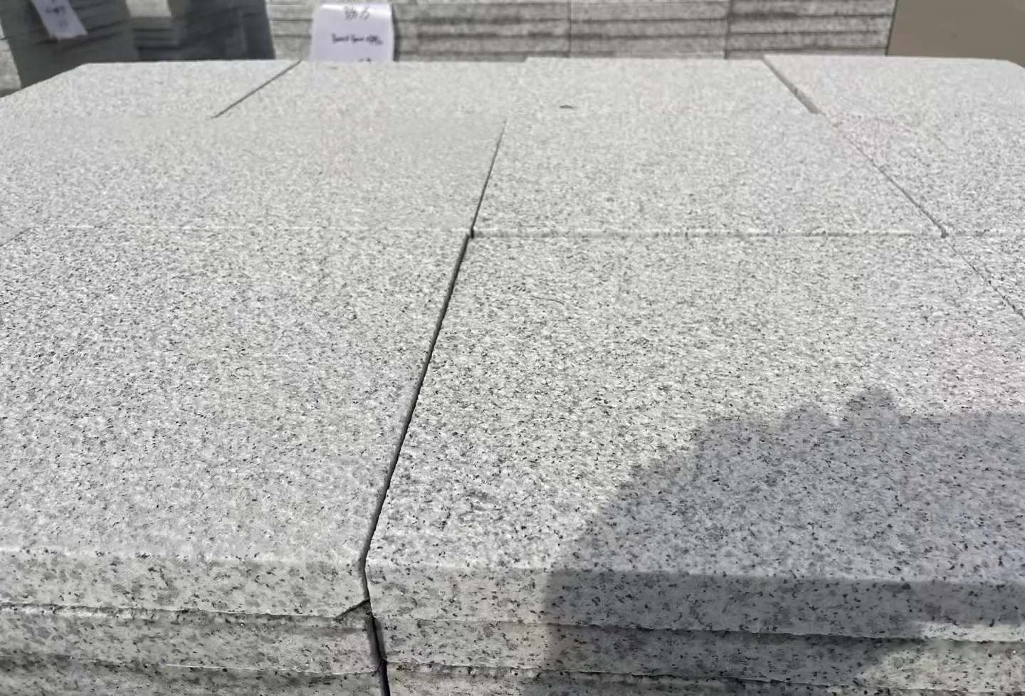 开封 白麻花岗岩石材推荐 荔枝面地铺石