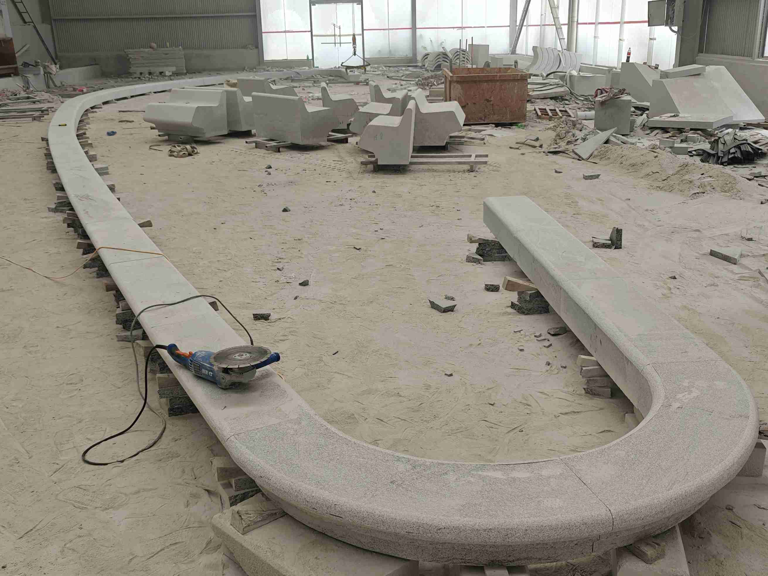 开封 芝麻白花岗岩弧形花坛石，坐凳石