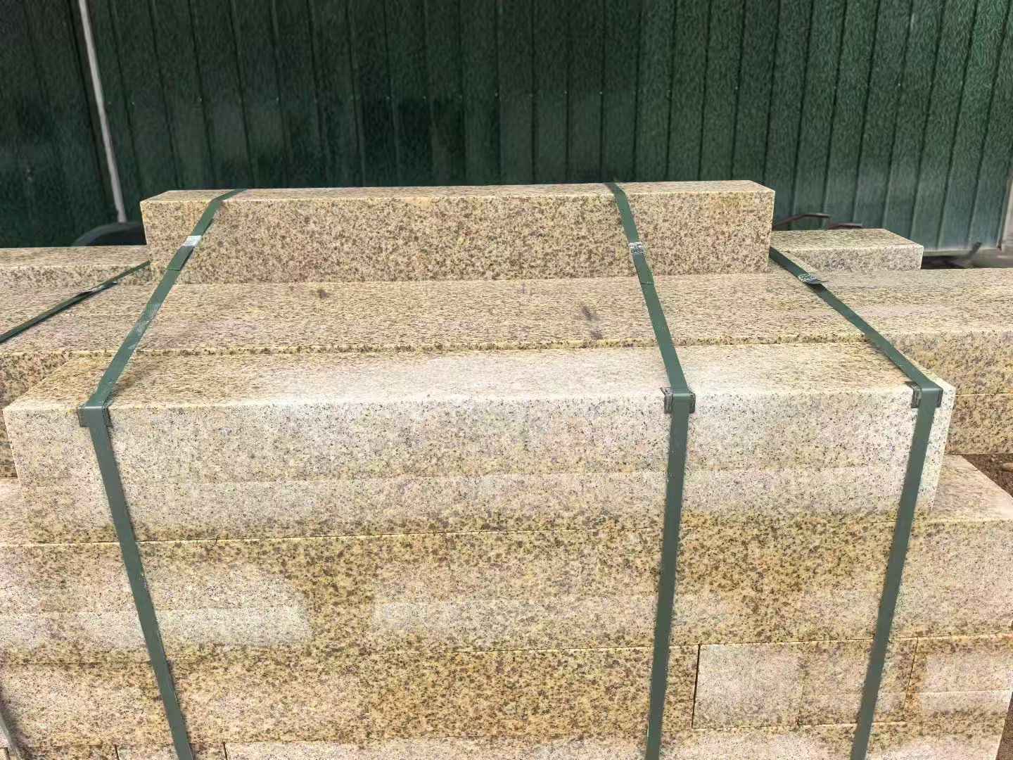 开封 黄金麻花岗岩石材机切面栏杆料半成品