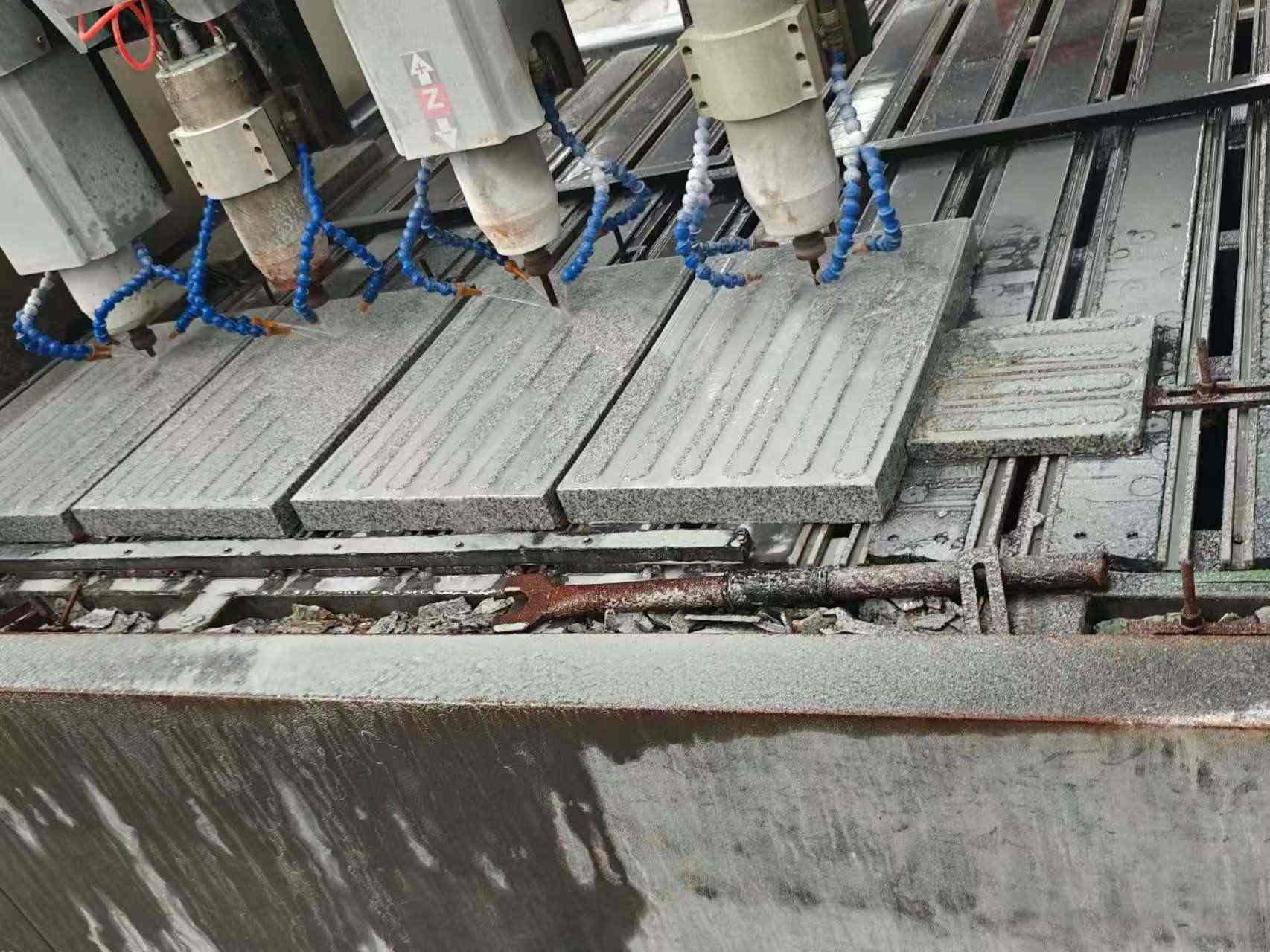 开封 芝麻白花岗岩荔枝面盲道雕刻