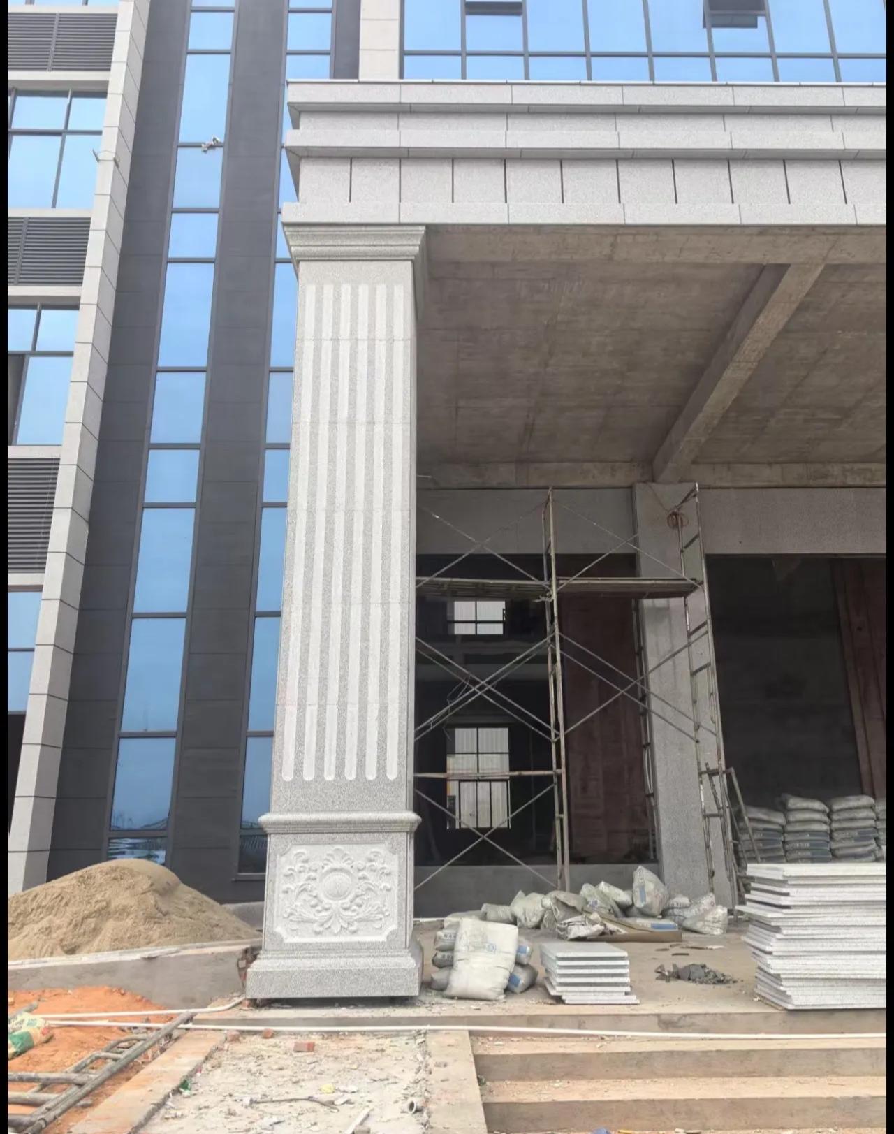 开封 芝麻白光面花岗岩门楼大柱（罗马柱）配雕花底座