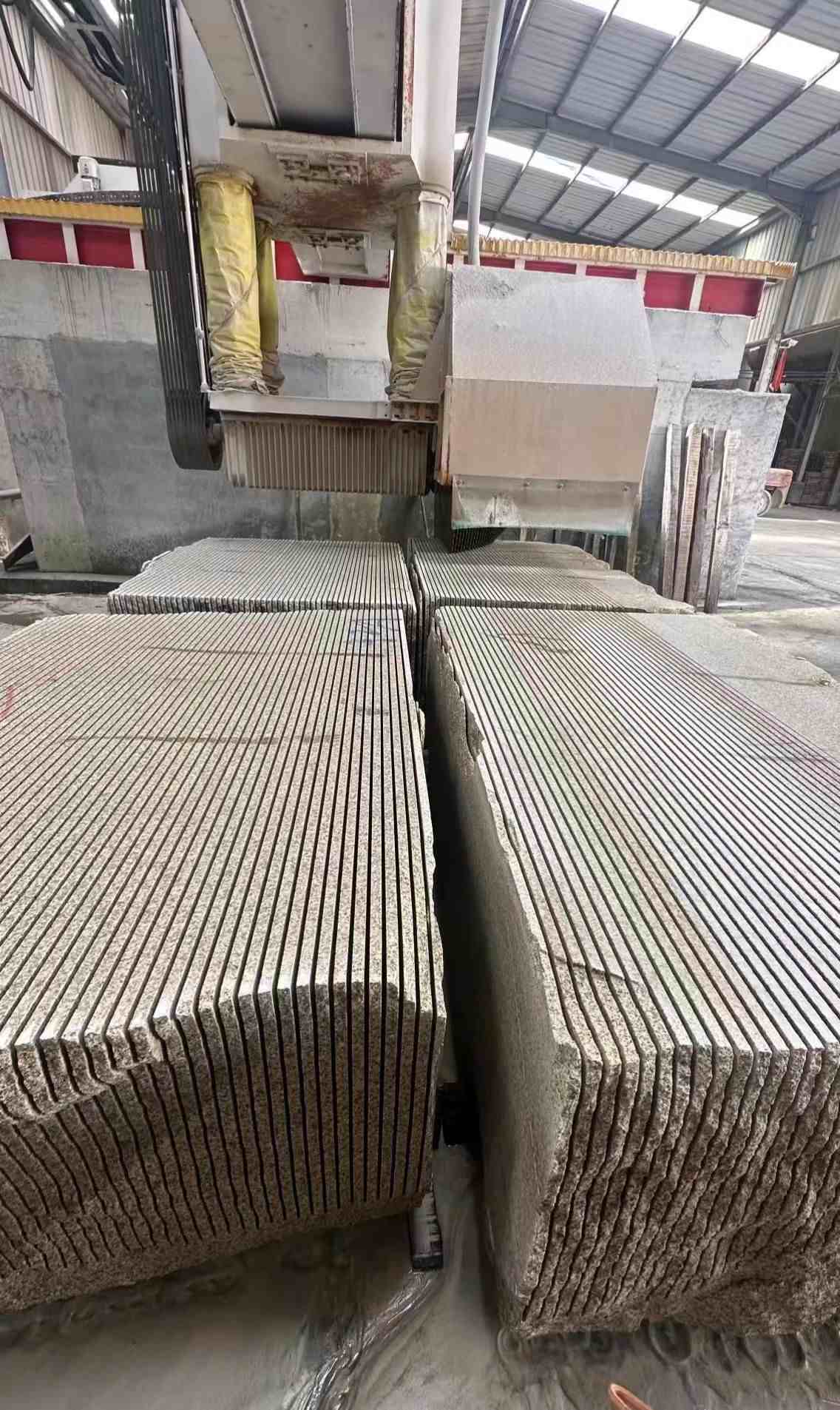 开封 车间生产日常，黄金麻白麻花岗岩