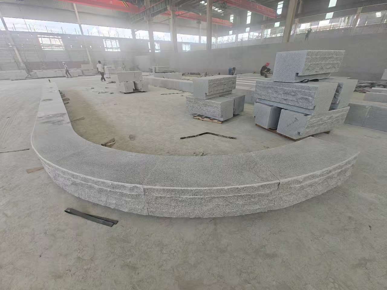 开封 芝麻白异形坐凳，自然面光面弧形加工