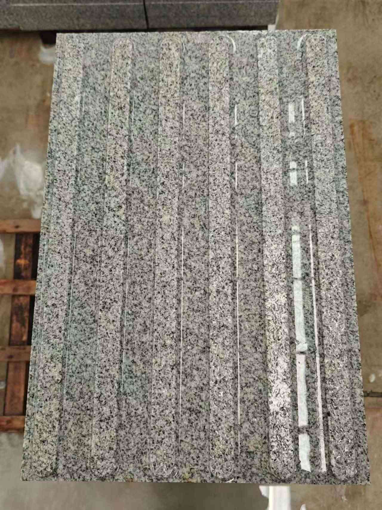 开封 芝麻白花岗岩荔枝面雕刻盲道，盲条