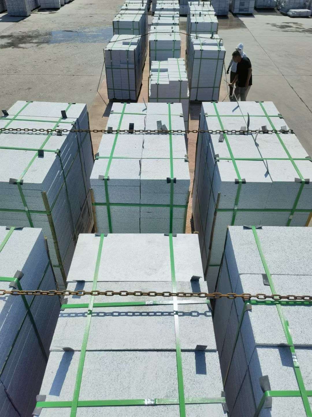 开封 芝麻白花岗岩5公分地铺石 花岗岩厂家工厂装车日常