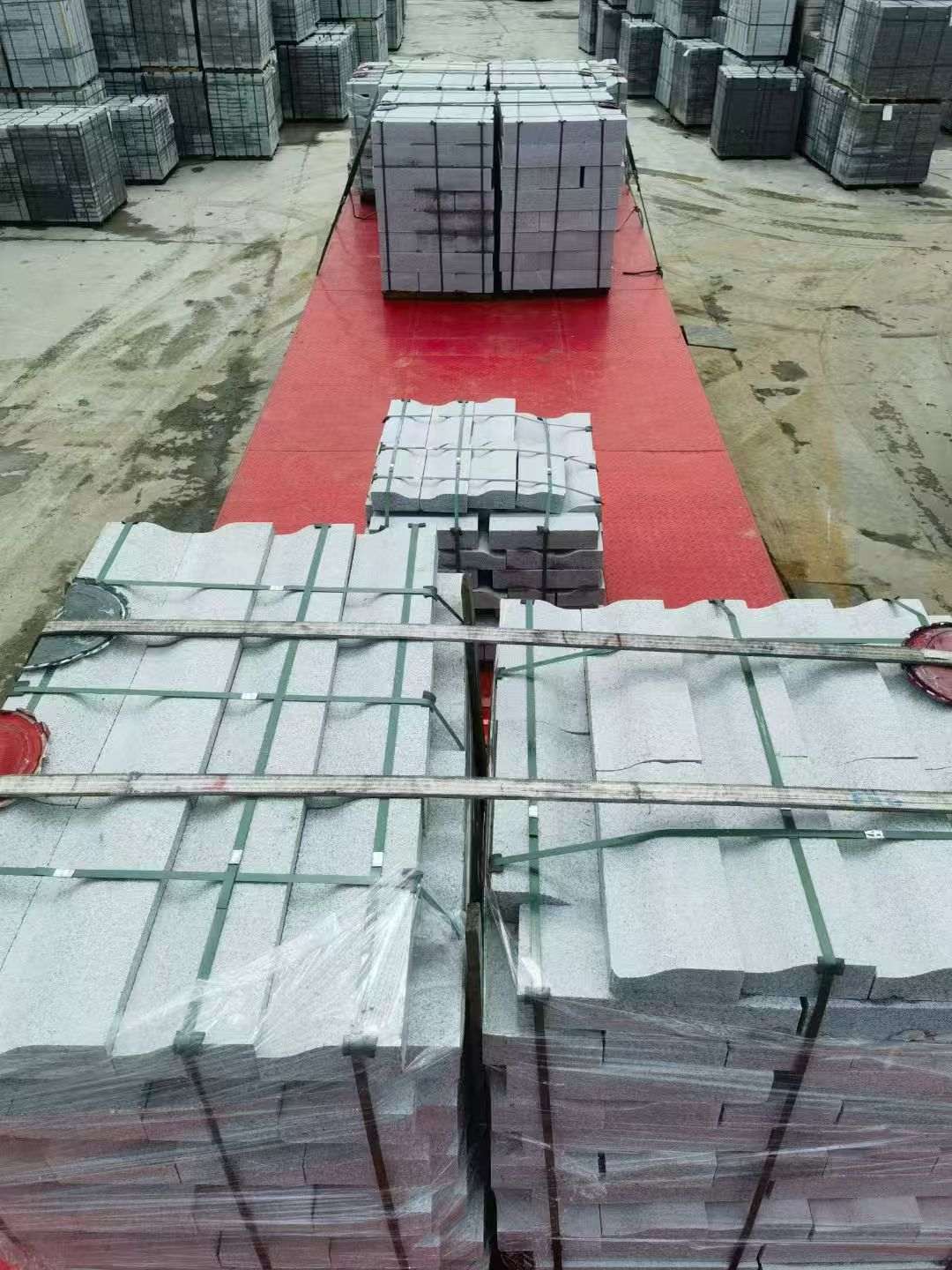 开封 芝麻白仿形加直形路沿石出货日常