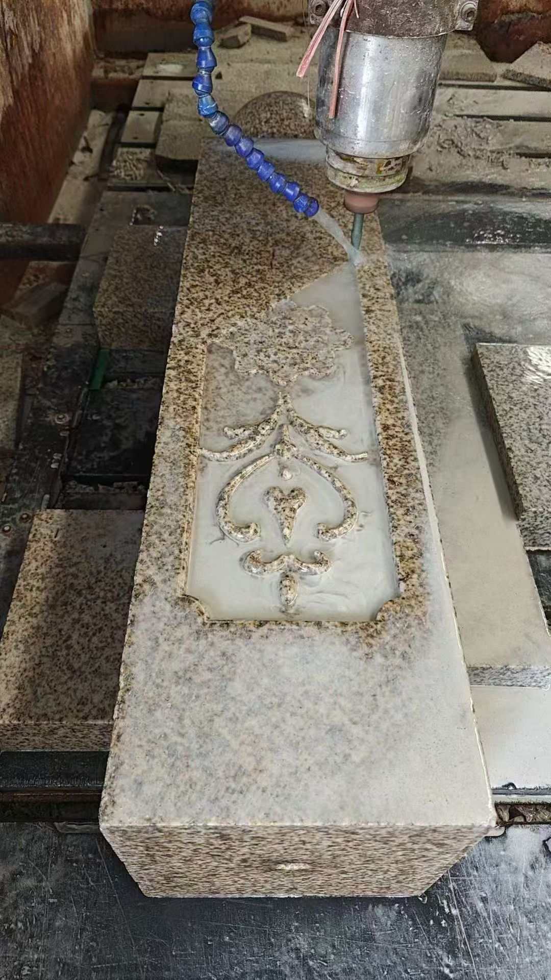 开封 黄金麻花岗岩异形加工雕刻栏杆大柱